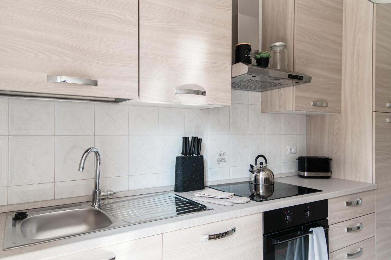 Lovely Suite With Private Parking In Комо Экстерьер фото